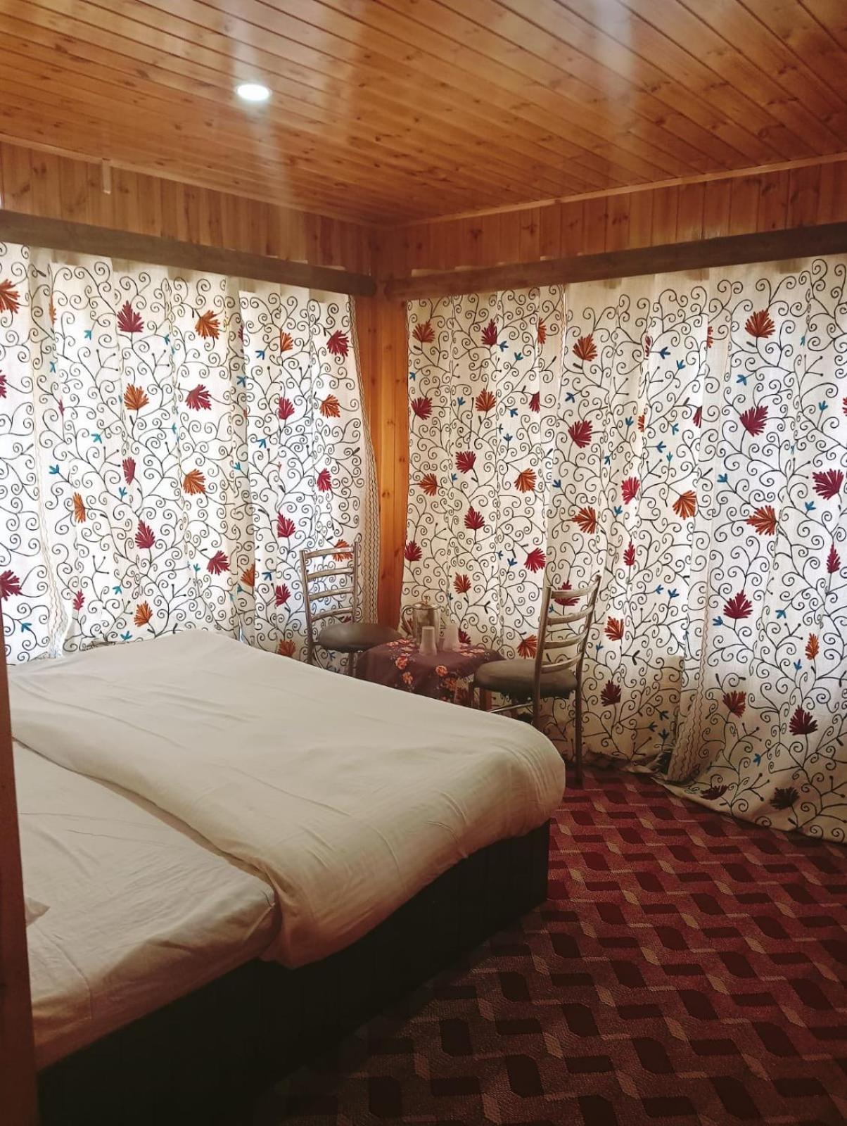 New Prince Cottage & Saibha Palace Pahalgām エクステリア 写真
